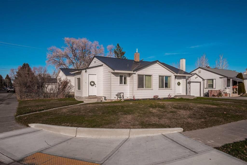 Professionally Designed Central Idaho Falls Home - 4 Bed 2 Bath Exterior photo